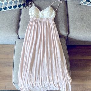 I’m selling a lightly worn beautiful pink and white dress